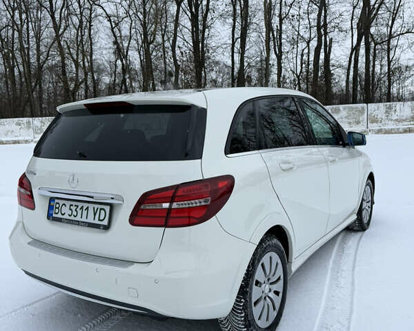 Білий Мерседес Б-клас, об'ємом двигуна 0 л та пробігом 99 тис. км за 10200 $, фото 5 на Automoto.ua