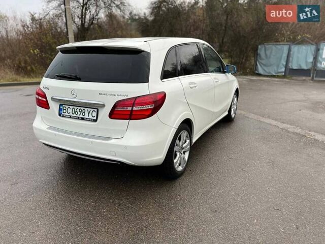 Белый Мерседес Б-класс, объемом двигателя 0 л и пробегом 104 тыс. км за 11300 $, фото 2 на Automoto.ua