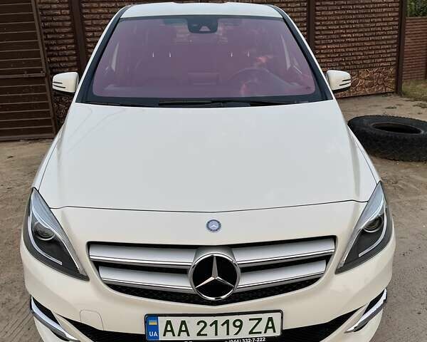 Белый Мерседес Б-класс, объемом двигателя 0 л и пробегом 73 тыс. км за 16900 $, фото 3 на Automoto.ua