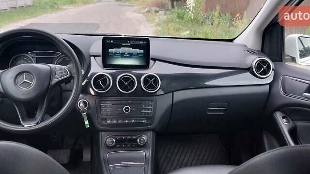 Білий Мерседес Б-клас, об'ємом двигуна 0 л та пробігом 150 тис. км за 10300 $, фото 5 на Automoto.ua