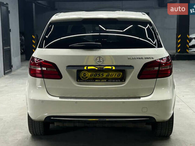 Белый Мерседес Б-класс, объемом двигателя 0 л и пробегом 132 тыс. км за 11700 $, фото 4 на Automoto.ua