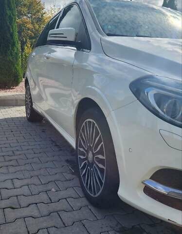 Белый Мерседес Б-класс, объемом двигателя 0 л и пробегом 123 тыс. км за 10900 $, фото 3 на Automoto.ua