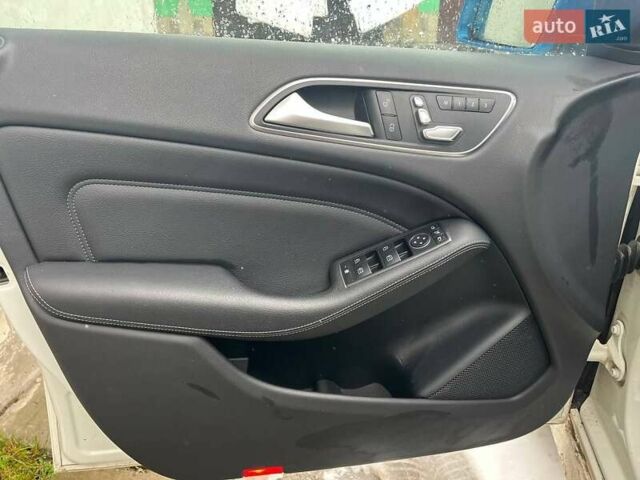 Белый Мерседес Б-класс, объемом двигателя 0 л и пробегом 104 тыс. км за 11300 $, фото 24 на Automoto.ua