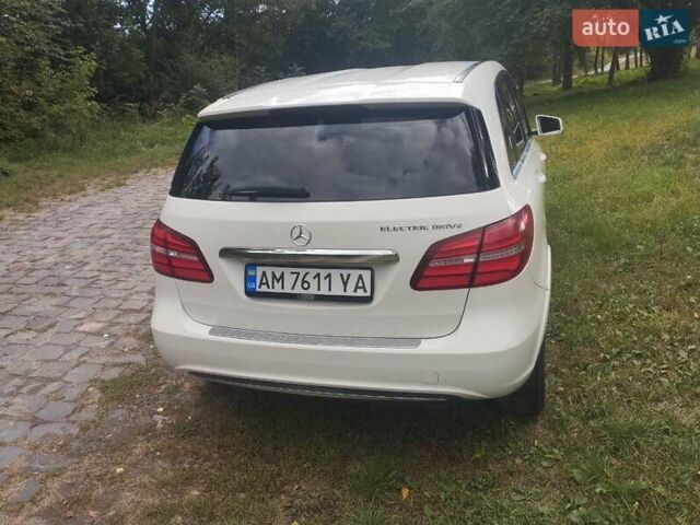 Білий Мерседес Б-клас, об'ємом двигуна 0 л та пробігом 93 тис. км за 9400 $, фото 3 на Automoto.ua