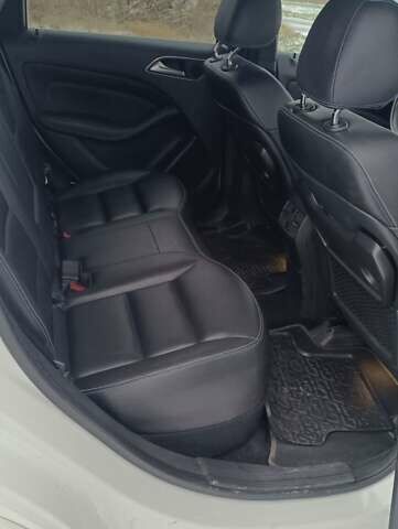 Білий Мерседес Б-клас, об'ємом двигуна 0 л та пробігом 120 тис. км за 10000 $, фото 11 на Automoto.ua