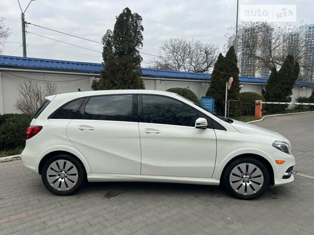 Білий Мерседес Б-клас, об'ємом двигуна 0 л та пробігом 64 тис. км за 13500 $, фото 3 на Automoto.ua
