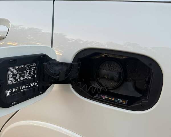 Белый Мерседес Б-класс, объемом двигателя 0 л и пробегом 146 тыс. км за 10700 $, фото 14 на Automoto.ua