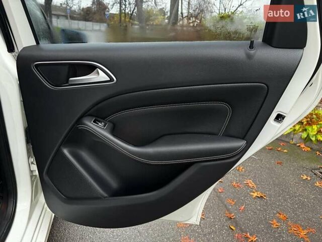 Белый Мерседес Б-класс, объемом двигателя 0 л и пробегом 120 тыс. км за 9440 $, фото 27 на Automoto.ua