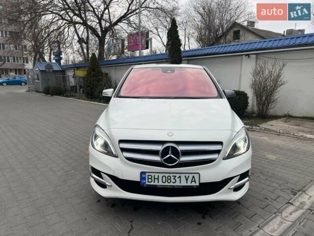 Білий Мерседес Б-клас, об'ємом двигуна 0 л та пробігом 65 тис. км за 13500 $, фото 3 на Automoto.ua