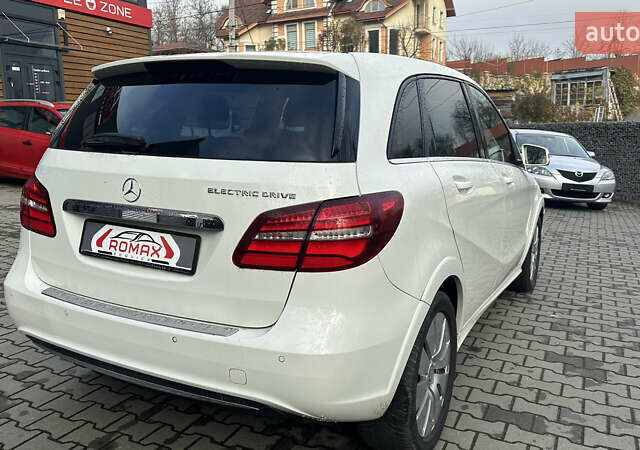 Белый Мерседес Б-класс, объемом двигателя 0 л и пробегом 72 тыс. км за 9400 $, фото 7 на Automoto.ua