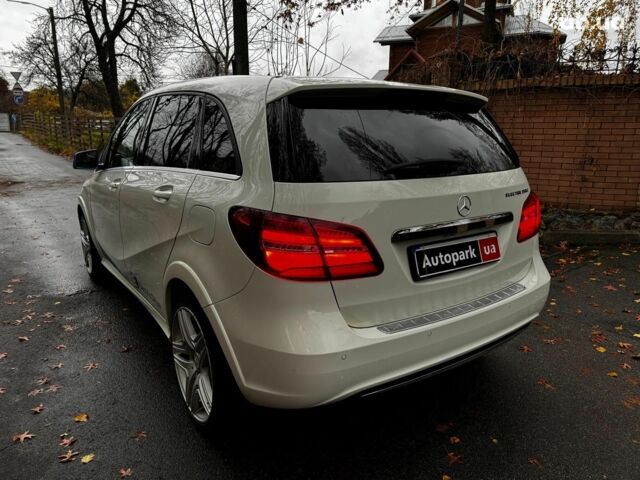 Белый Мерседес Б-класс, объемом двигателя 0 л и пробегом 120 тыс. км за 9440 $, фото 7 на Automoto.ua