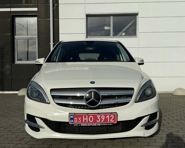 Белый Мерседес Б-класс, объемом двигателя 0 л и пробегом 87 тыс. км за 9000 $, фото 1 на Automoto.ua