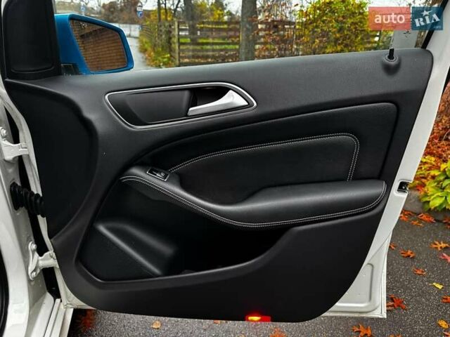 Белый Мерседес Б-класс, объемом двигателя 0 л и пробегом 120 тыс. км за 9440 $, фото 29 на Automoto.ua