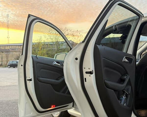 Белый Мерседес Б-класс, объемом двигателя 0 л и пробегом 81 тыс. км за 10950 $, фото 29 на Automoto.ua