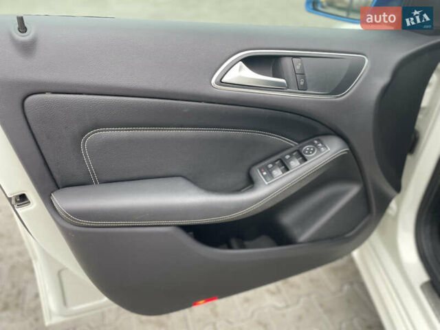 Белый Мерседес Б-класс, объемом двигателя 0 л и пробегом 103 тыс. км за 9500 $, фото 22 на Automoto.ua