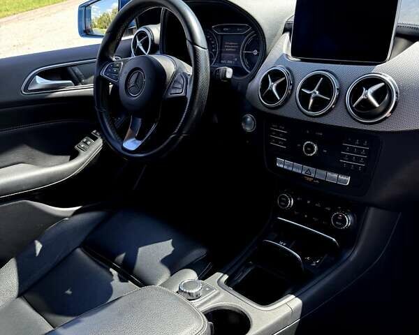 Белый Мерседес Б-класс, объемом двигателя 0 л и пробегом 105 тыс. км за 10900 $, фото 12 на Automoto.ua