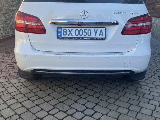 Белый Мерседес Б-класс, объемом двигателя 0 л и пробегом 82 тыс. км за 10500 $, фото 3 на Automoto.ua