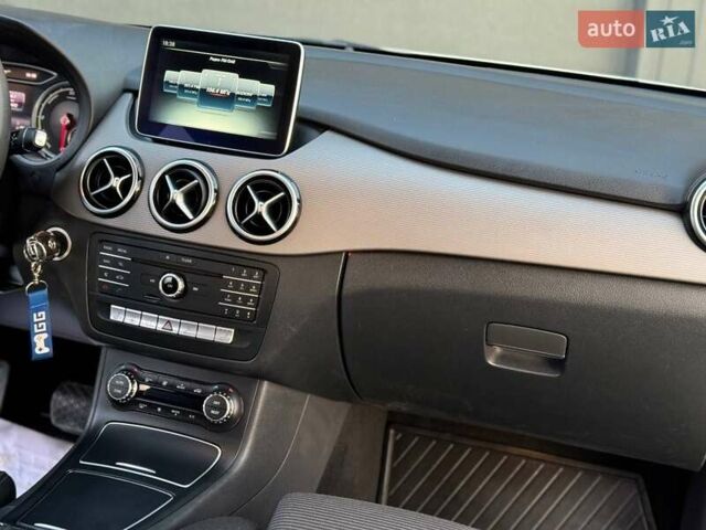 Белый Мерседес Б-класс, объемом двигателя 0 л и пробегом 82 тыс. км за 9800 $, фото 41 на Automoto.ua