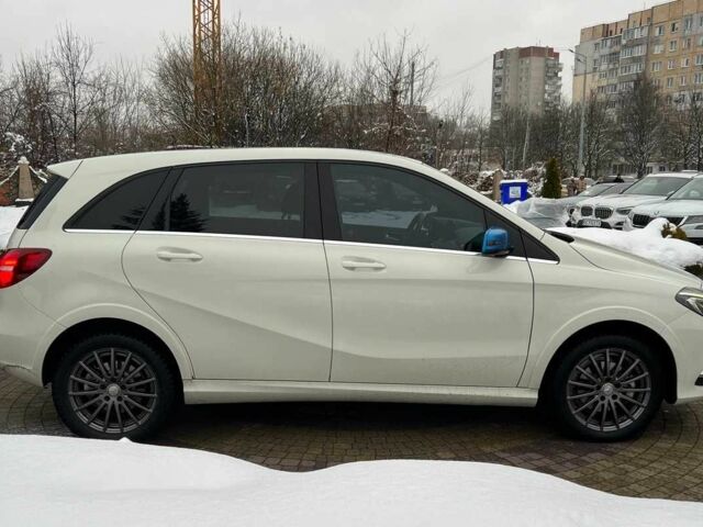 Белый Мерседес Б-класс, объемом двигателя 0 л и пробегом 146 тыс. км за 11700 $, фото 7 на Automoto.ua