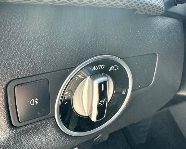 Белый Мерседес Б-класс, объемом двигателя 0 л и пробегом 105 тыс. км за 10900 $, фото 11 на Automoto.ua