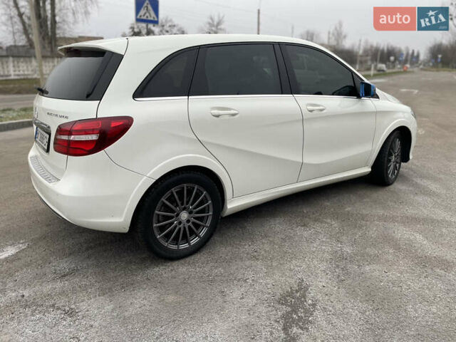 Мерседес Б-класс 2015 в Ровно на Automoto.ua Белый Мерседес Б-класс, объемом двигателя 0 л и пробегом 121 тыс. км за 13000 $, фото 25 на Automoto.ua