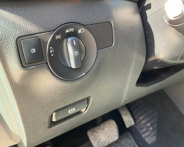 Белый Мерседес Б-класс, объемом двигателя 0 л и пробегом 128 тыс. км за 8000 $, фото 5 на Automoto.ua