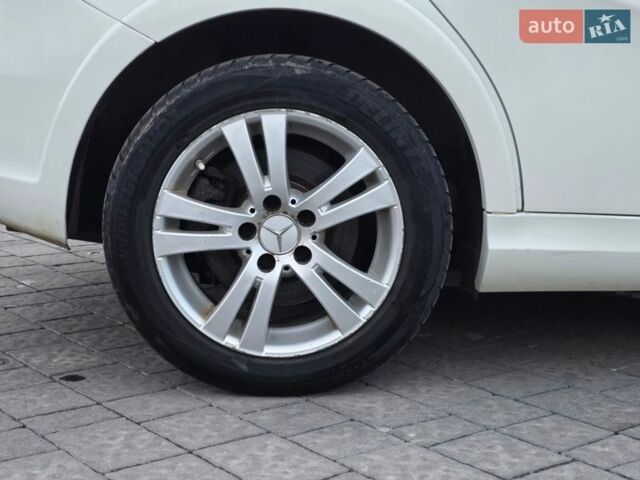 Білий Мерседес Б-клас, об'ємом двигуна 0 л та пробігом 115 тис. км за 9899 $, фото 8 на Automoto.ua