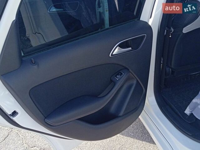 Білий Мерседес Б-клас, об'ємом двигуна 0 л та пробігом 37 тис. км за 12000 $, фото 10 на Automoto.ua