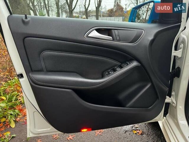 Белый Мерседес Б-класс, объемом двигателя 0 л и пробегом 120 тыс. км за 9440 $, фото 10 на Automoto.ua