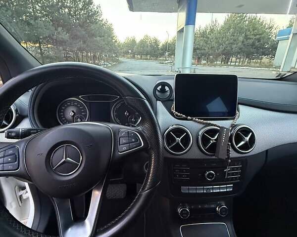 Білий Мерседес Б-клас, об'ємом двигуна 0 л та пробігом 146 тис. км за 11300 $, фото 18 на Automoto.ua