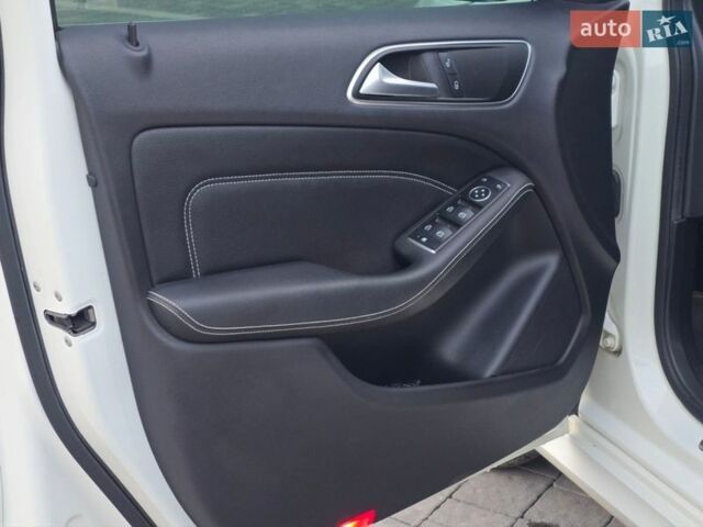 Білий Мерседес Б-клас, об'ємом двигуна 0 л та пробігом 115 тис. км за 9899 $, фото 24 на Automoto.ua