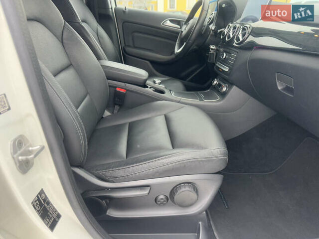 Белый Мерседес Б-класс, объемом двигателя 0 л и пробегом 67 тыс. км за 10900 $, фото 14 на Automoto.ua