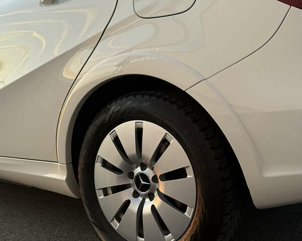 Белый Мерседес Б-класс, объемом двигателя 0 л и пробегом 81 тыс. км за 10950 $, фото 16 на Automoto.ua