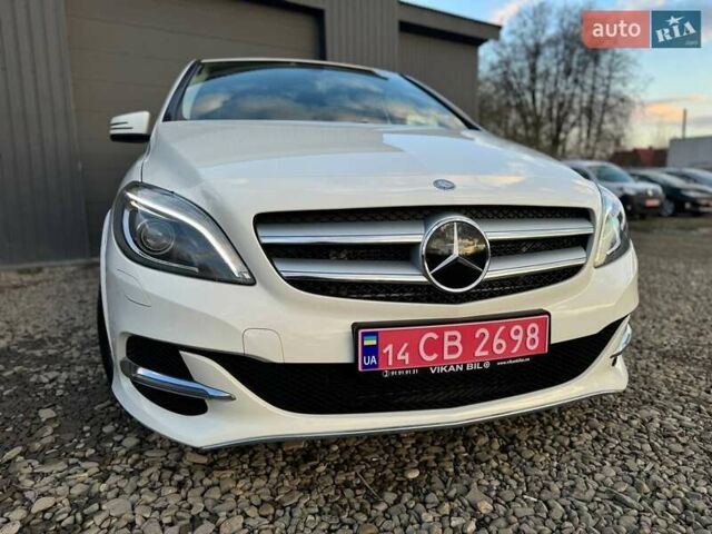 Белый Мерседес Б-класс, объемом двигателя 0 л и пробегом 82 тыс. км за 9800 $, фото 2 на Automoto.ua