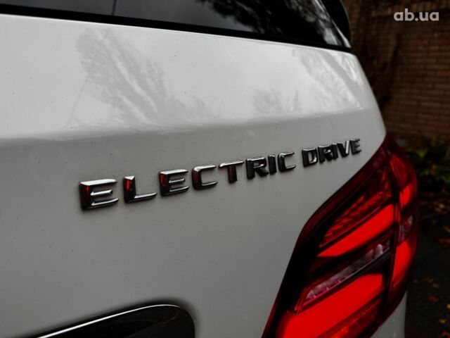 Белый Мерседес Б-класс, объемом двигателя 0 л и пробегом 120 тыс. км за 9440 $, фото 9 на Automoto.ua