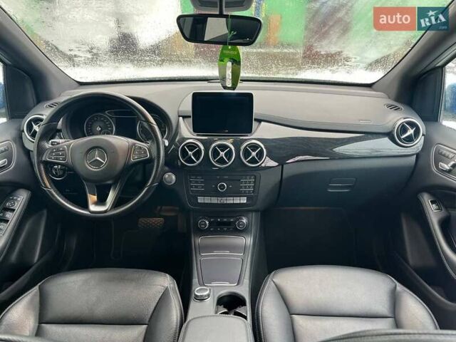 Белый Мерседес Б-класс, объемом двигателя 0 л и пробегом 104 тыс. км за 11300 $, фото 16 на Automoto.ua