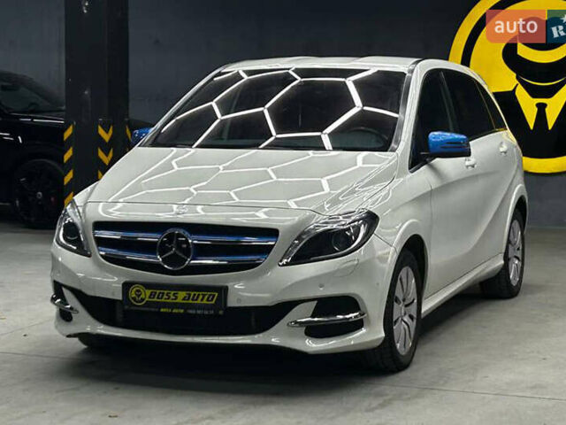 Белый Мерседес Б-класс, объемом двигателя 0 л и пробегом 132 тыс. км за 12200 $, фото 2 на Automoto.ua