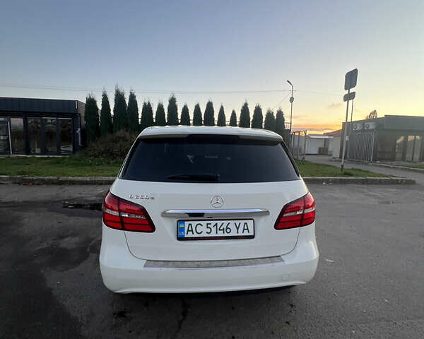 Белый Мерседес Б-класс, объемом двигателя 0 л и пробегом 108 тыс. км за 11500 $, фото 3 на Automoto.ua