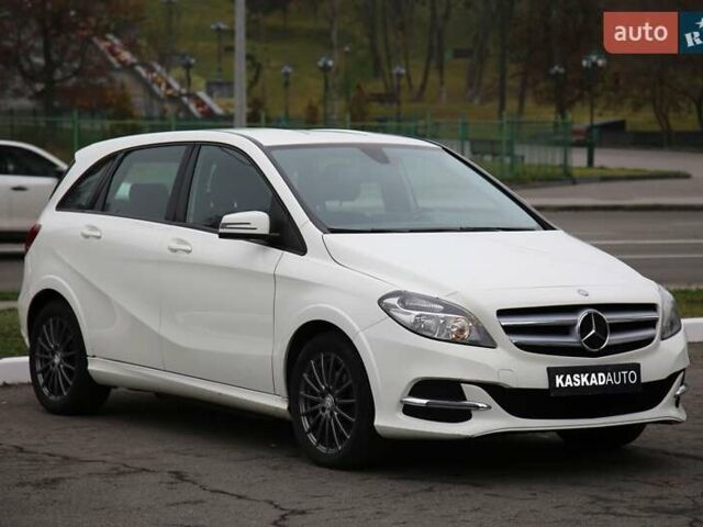 Белый Мерседес Б-класс, объемом двигателя 0 л и пробегом 158 тыс. км за 9500 $, фото 2 на Automoto.ua