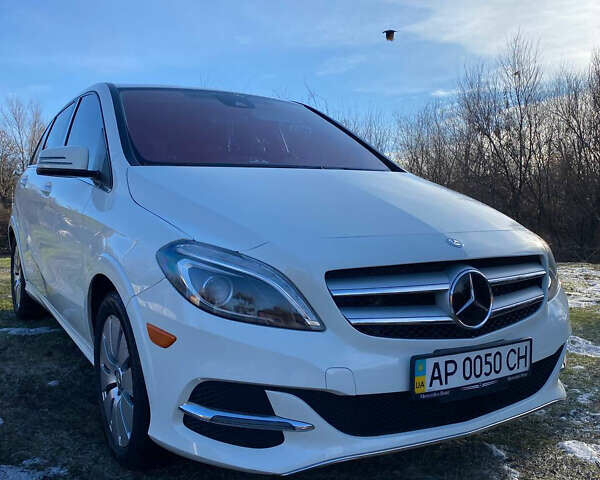 Білий Мерседес Б-клас, об'ємом двигуна 0 л та пробігом 113 тис. км за 10500 $, фото 1 на Automoto.ua