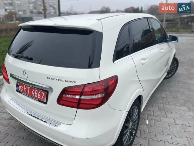 Белый Мерседес Б-класс, объемом двигателя 0 л и пробегом 103 тыс. км за 9500 $, фото 5 на Automoto.ua