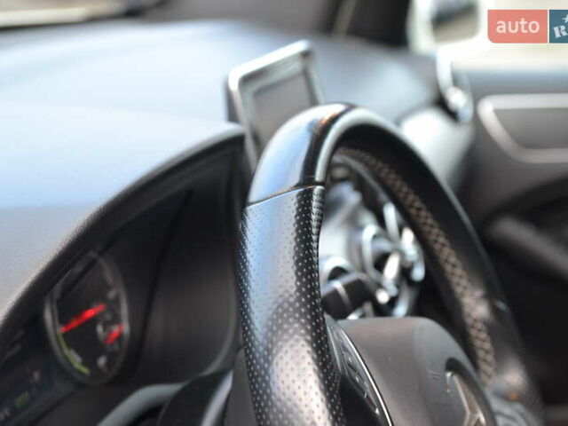 Білий Мерседес Б-клас, об'ємом двигуна 0 л та пробігом 104 тис. км за 10799 $, фото 18 на Automoto.ua