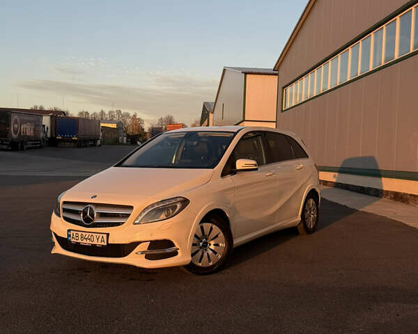 Белый Мерседес Б-класс, объемом двигателя 0 л и пробегом 81 тыс. км за 10950 $, фото 81 на Automoto.ua