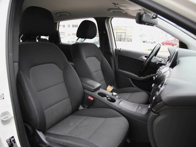 Белый Мерседес Б-класс, объемом двигателя 0 л и пробегом 158 тыс. км за 9500 $, фото 9 на Automoto.ua