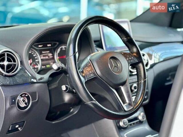 Білий Мерседес Б-клас, об'ємом двигуна 0 л та пробігом 170 тис. км за 15500 $, фото 8 на Automoto.ua