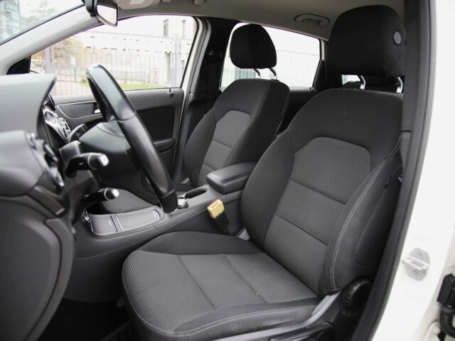 Белый Мерседес Б-класс, объемом двигателя 0 л и пробегом 158 тыс. км за 9500 $, фото 6 на Automoto.ua