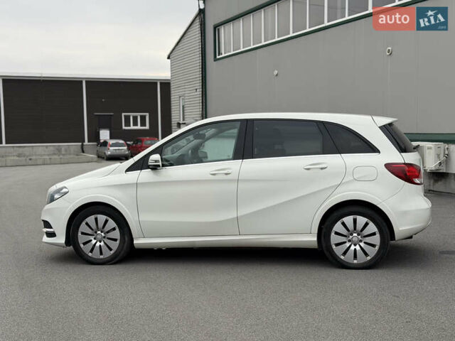 Белый Мерседес Б-класс, объемом двигателя 0 л и пробегом 115 тыс. км за 9000 $, фото 9 на Automoto.ua