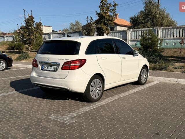 Білий Мерседес Б-клас, об'ємом двигуна 0 л та пробігом 129 тис. км за 11900 $, фото 6 на Automoto.ua