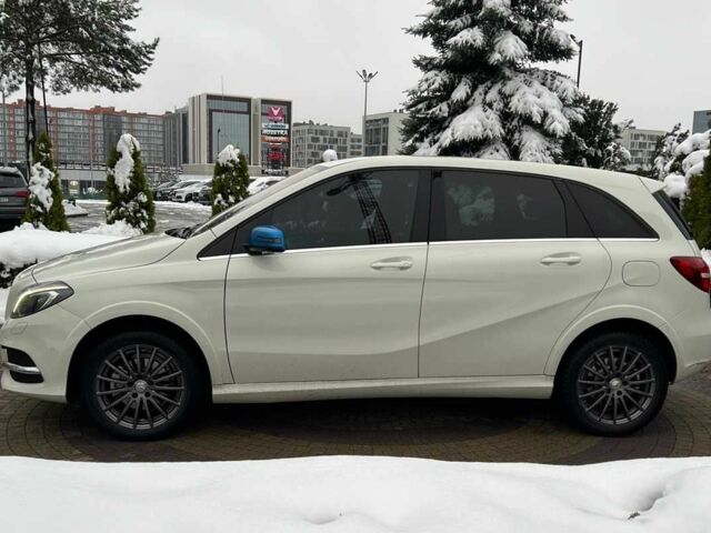 Белый Мерседес Б-класс, объемом двигателя 0 л и пробегом 146 тыс. км за 11700 $, фото 3 на Automoto.ua