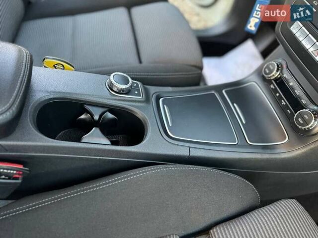 Белый Мерседес Б-класс, объемом двигателя 0 л и пробегом 82 тыс. км за 9800 $, фото 43 на Automoto.ua